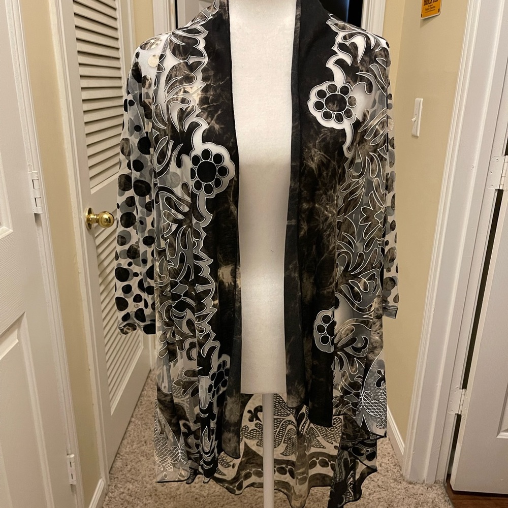 Anie.A mesh Kimono. Gorgeous pattern. Size S